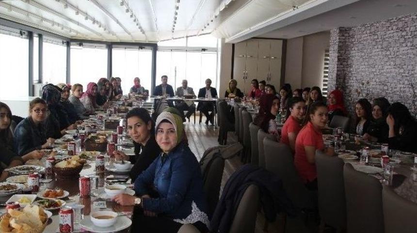 Cihanbeyli Belediyesi Gen&ccedil;lerle Bir Araya Geldi