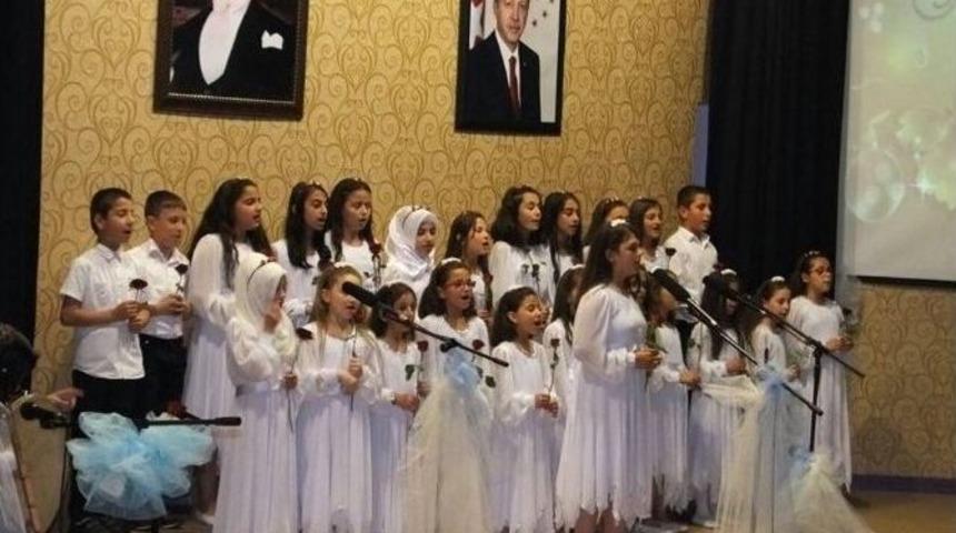 Kartepeli Minik &Ouml;ğrencilerden Kutlu Doğum Programı