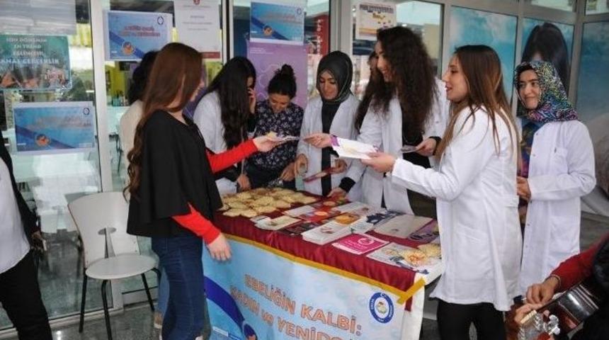 Om&uuml;&rsquo;de &lsquo;d&uuml;nya Ebeler G&uuml;n&uuml;&rsquo; Kutlandı