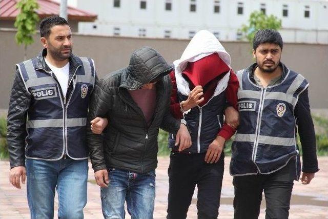 Sivas’ta Telefon Kapkaççıları Yakalandı