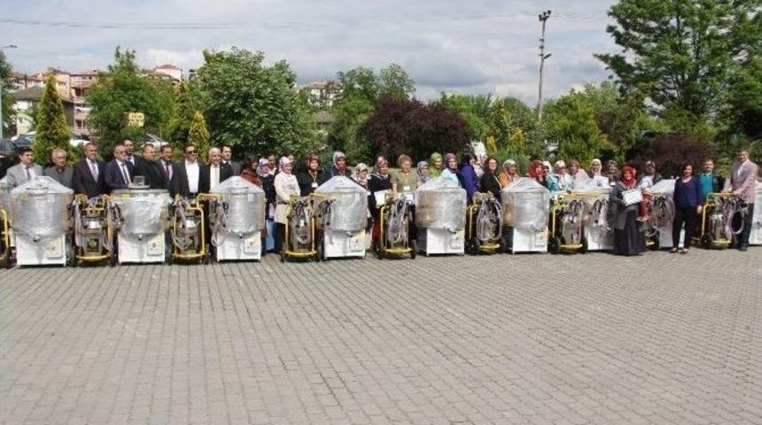 Bartın&rsquo;da 28 Kadın &Ccedil;ift&ccedil;iye S&uuml;t Sağım Ekipmanı Verildi