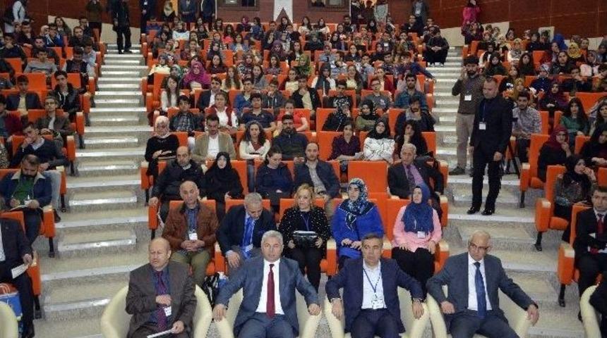 G&uuml;m&uuml;şhane&rsquo;de 29 Bildirili Cemil Meri&ccedil; Sempozyumu