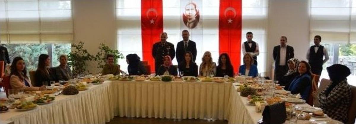 Jandarma Şehit Annelerini Unutmadı