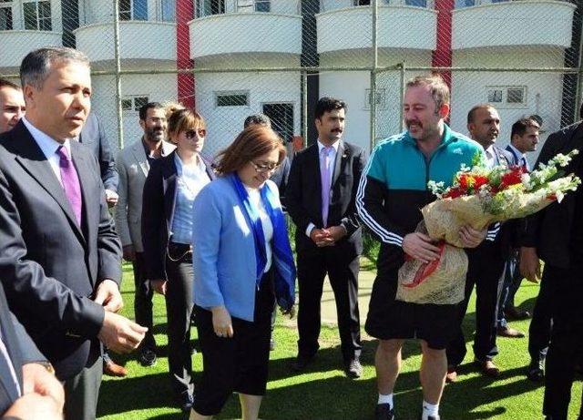 Vali Ali Yerlikaya Ve Başkan Fatma Şahin, Gaziantepspor Kulübü’nü Ziyaret Etti