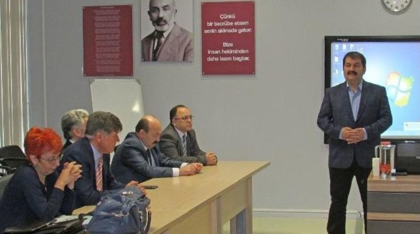 T&uuml;rkiye&rsquo;de İlk Kez D&uuml;zenlen Eğitim Bursalı Veteriner Hekimlere Verildi