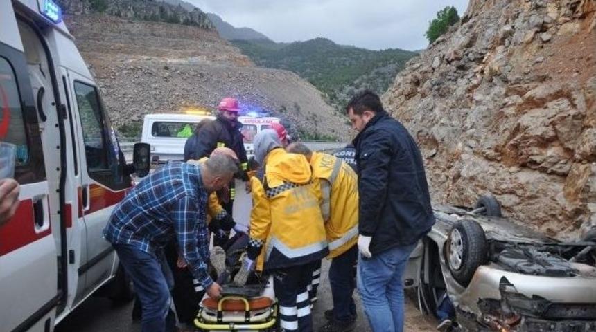 Ara&ccedil;ta Sıkışan Yaşlı Kadınları İtfaiye Kurtardı