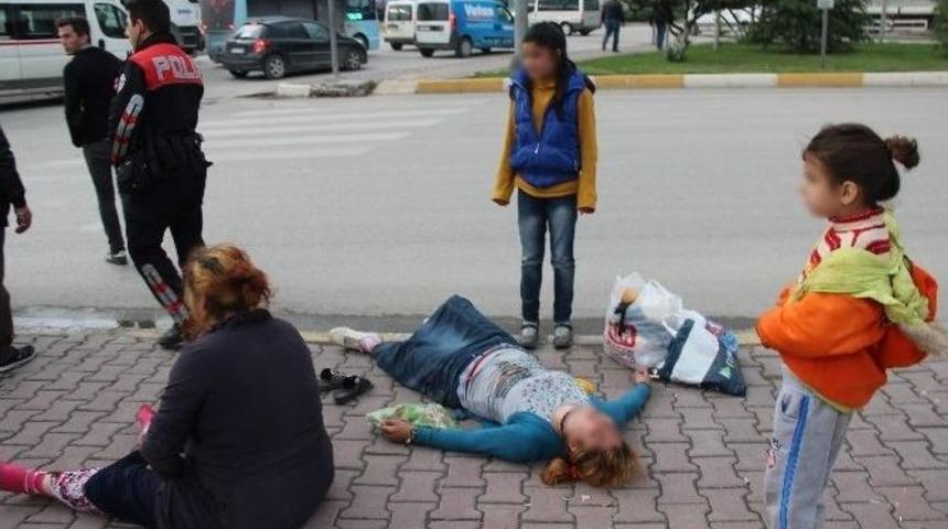 Husumetlisi Olduğu Kadınları Tekme Tokat D&ouml;vd&uuml;
