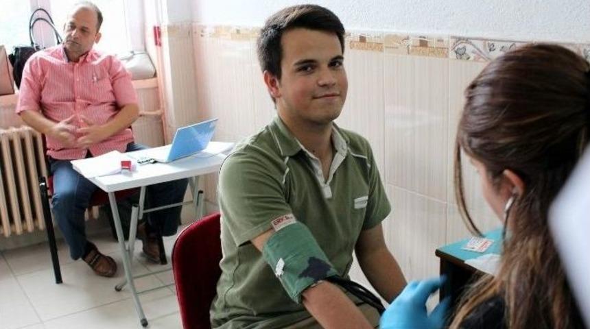 2000 Evler Anadolu Lisesi &Ouml;ğretmen Ve &Ouml;ğrencileri Kan Bağışında Bulundu