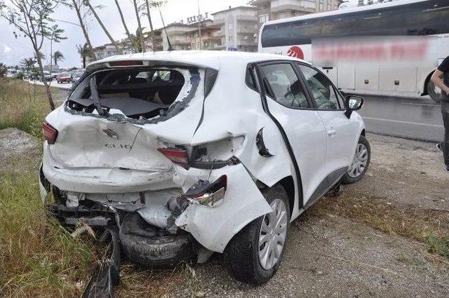 Manavgat&rsquo;ta Zincirleme Kaza: 2 Yaralı 1