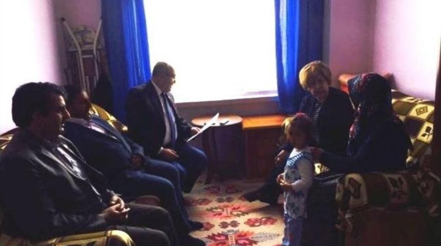 Ayşe Kam&ccedil;ı, İhtiya&ccedil; Sahibi Aileleri Ziyaret Ediyor