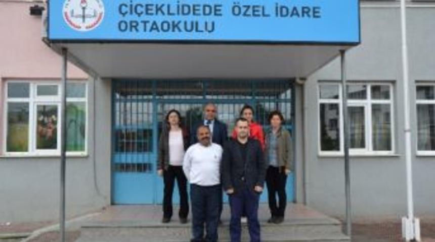 &Ccedil;i&ccedil;eklidede Ortaokulu &Ouml;ğretmenleri İtalya&rsquo;da Kursa Katılacak