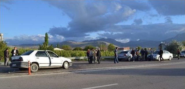 Kahramanmaraş&rsquo;ta Trafik Kazası: 3 Yaralı 1