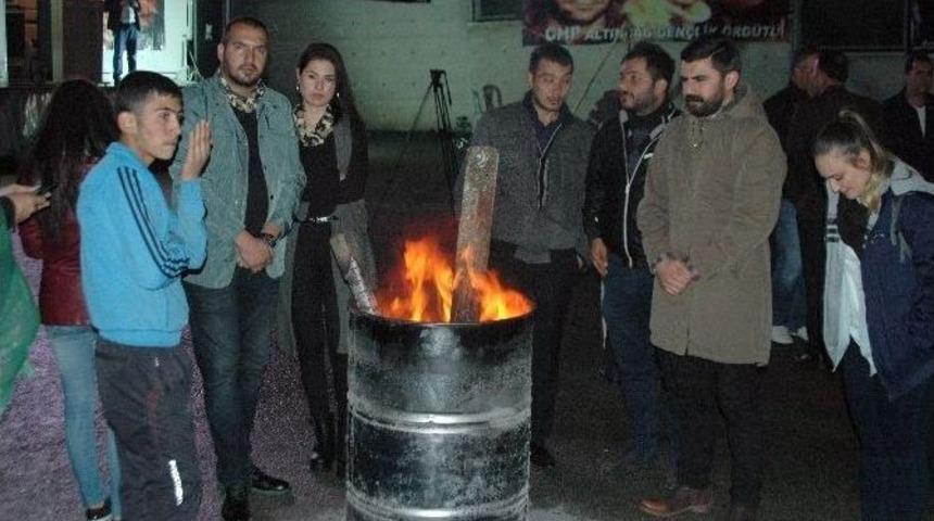 Chp Deniz Gezmiş Ve Arkadaşlarını Andı