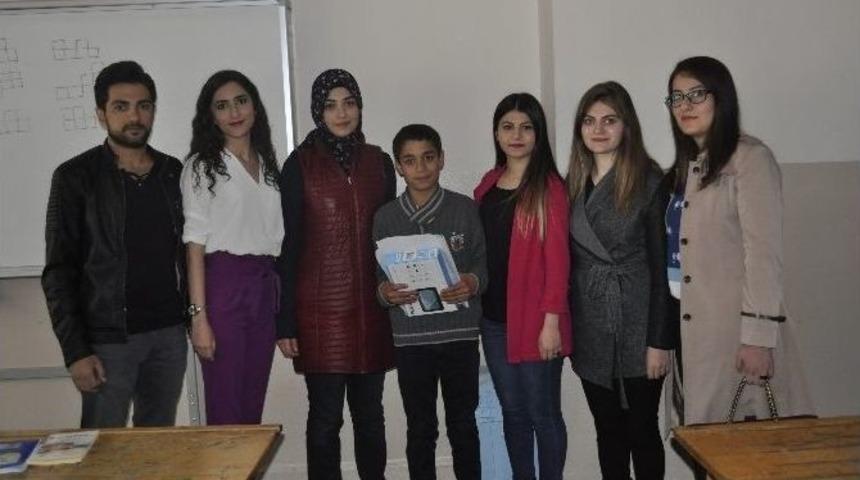 Resim Yarışmasında Dereceye Giren &Ouml;ğrenciler &Ouml;d&uuml;llendirildi
