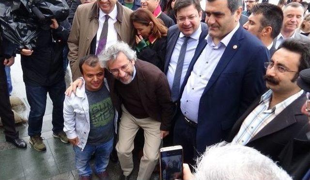 Can dündar ve Erdem Gül’ün Yargılanmasına Devam Ediliyor 1