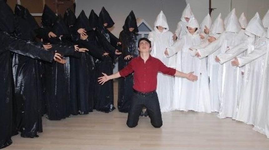 Lise &Ouml;ğrencileri Ghost M&uuml;zikalini Sahneyelecek