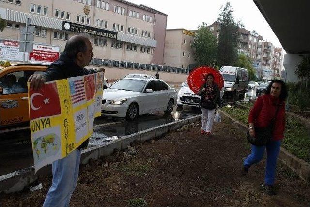 Antalyalı Aktivist, ’tarafımız Belli Olsun’ Deyip Tek Kişilik Eylem Yaptı 1