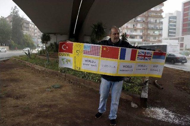 Antalyalı Aktivist, ’tarafımız Belli Olsun’ Deyip Tek Kişilik Eylem Yaptı 2