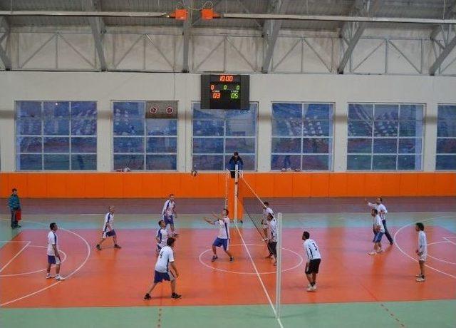 Adilcevaz’da Kurumlar Arası Voleybol Turnuvası 1