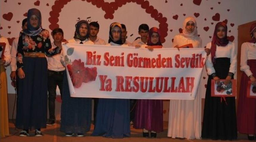Lise &Ouml;ğrencilerden Kutlu Doğum Programı