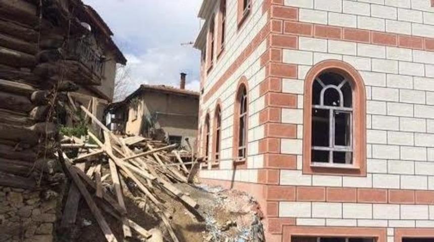 Bu Cami Yardım Bekliyor