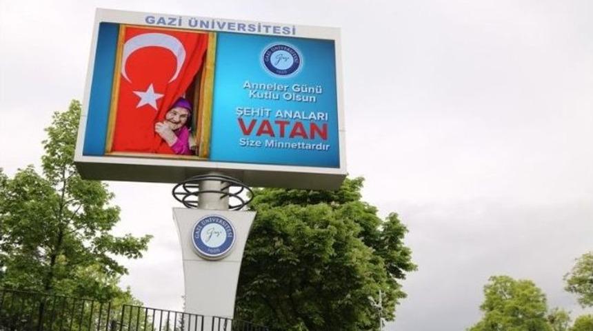 Gazi &Uuml;niversitesi Şehit Anneleri İ&ccedil;in G&ouml;rsel Hazırladı