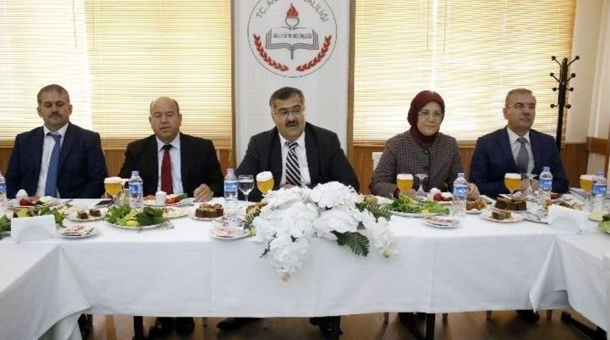 Antalya Milli Eğitim M&uuml;d&uuml;rl&uuml;ğ&uuml;&rsquo;nden "ihmal Ve İstismara Y&ouml;nelik Yaşam Becerisi Kazandırma" Kitabı