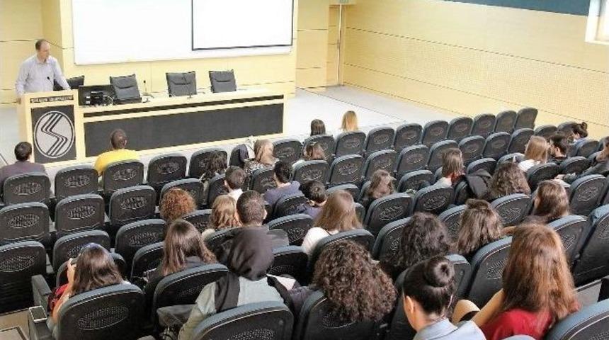 Sa&uuml;&rsquo;de Sıradışı Bir Yaklaşımla &Ccedil;evirmenlik&rdquo; İsimli Etkinlik D&uuml;zenlendi