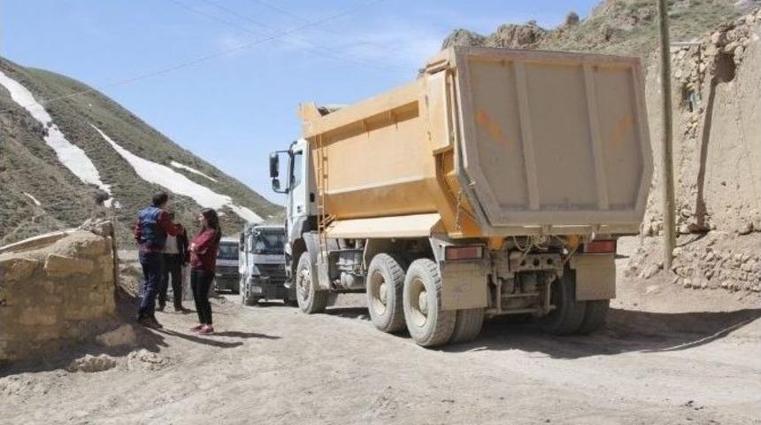 Başkale Belediyesi&rsquo;nden Yol Yapım &Ccedil;alışması