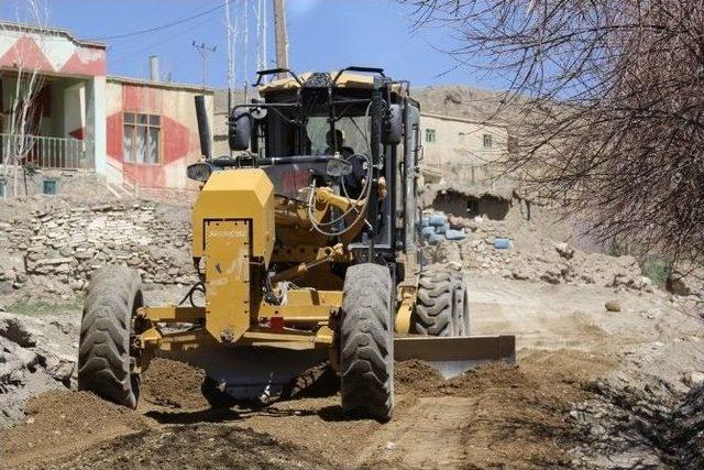 Başkale Belediyesi&rsquo;nden Yol Yapım &Ccedil;alışması 1