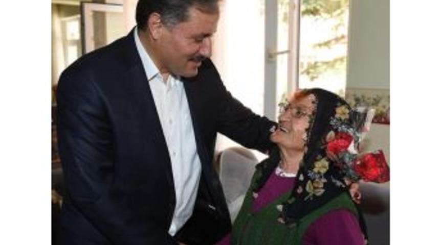 Başkan &Ccedil;akır&rsquo;ın, Anneler G&uuml;n&uuml; Mesajı