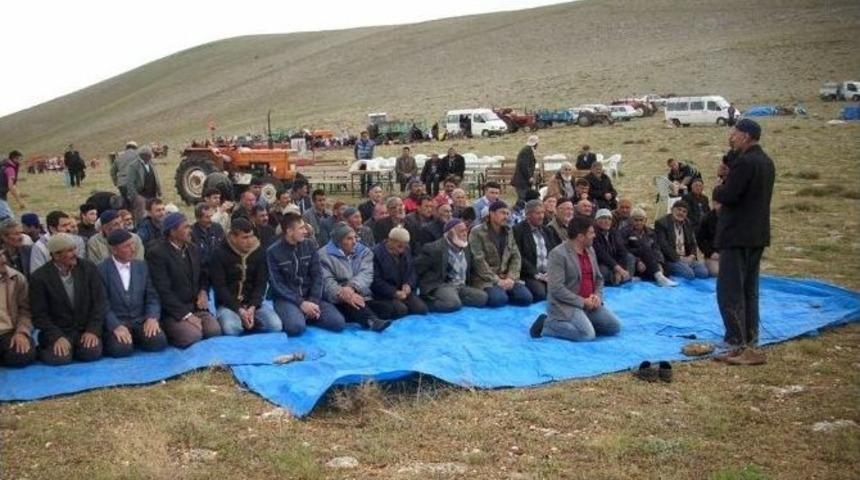 Niğde&rsquo;de &Ccedil;ift&ccedil;iler Yağmur Duasına &Ccedil;ıktı