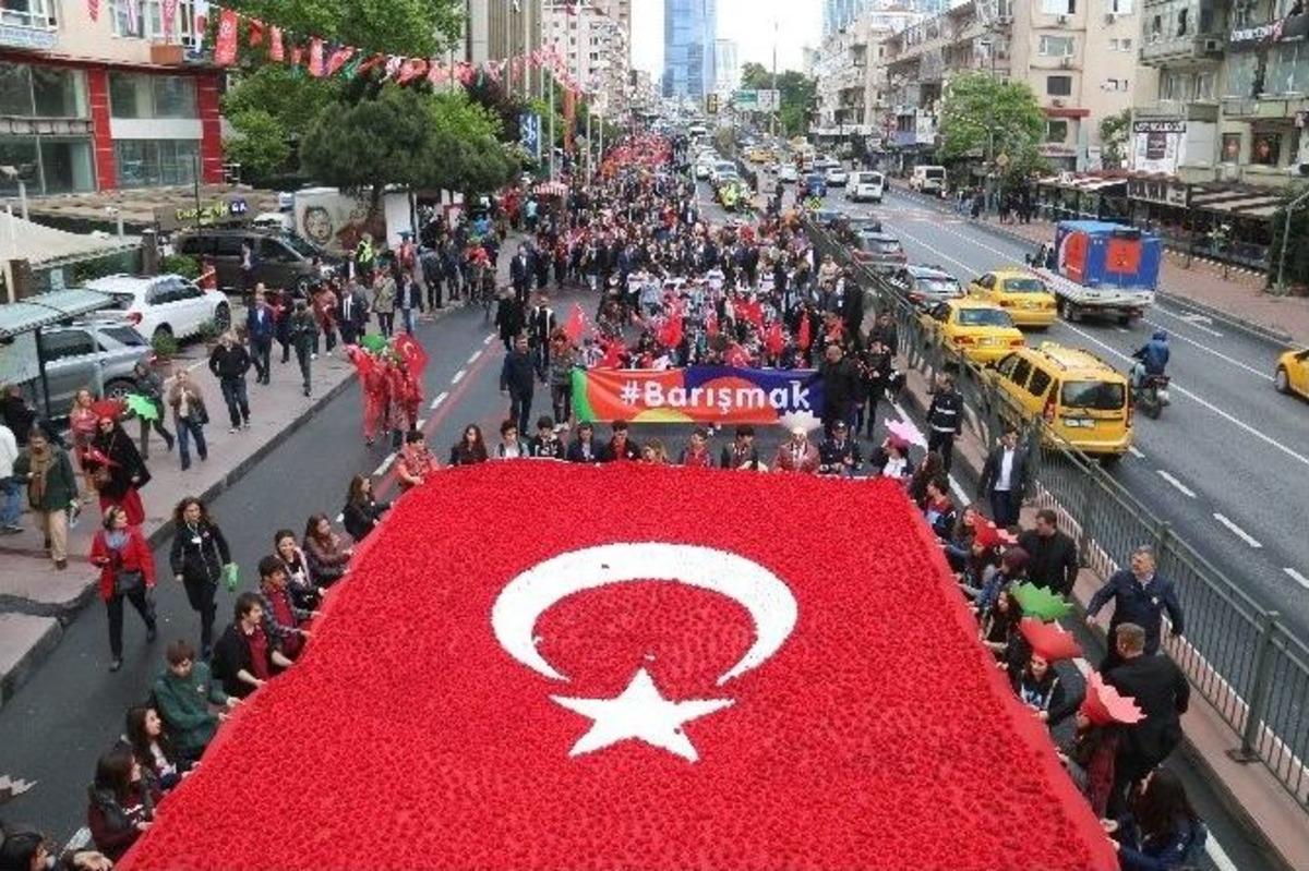 Beşiktaş&rsquo;ı &Ccedil;i&ccedil;eklerle S&uuml;sleyecek Festival Başladı