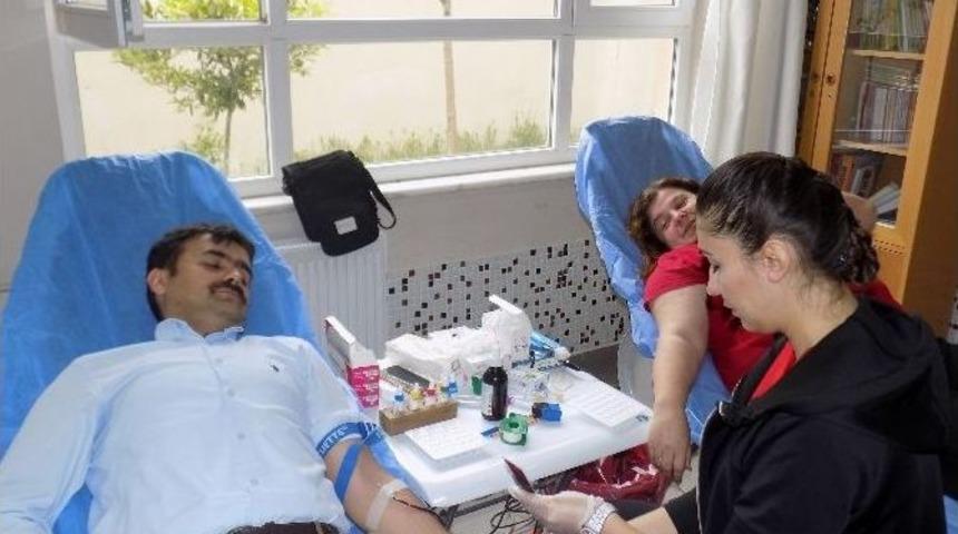 Kavurmacı Ortaokulu&rsquo;ndan Kan Desteği