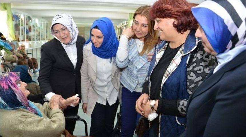 Kent Konseyi Kadın Meclisinden Annelere Ziyaret