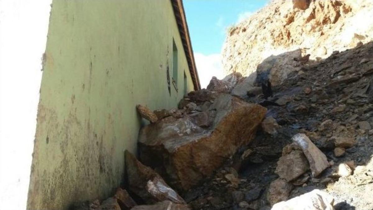 Sabah Heyelan Manzarasıyla Uyandılar