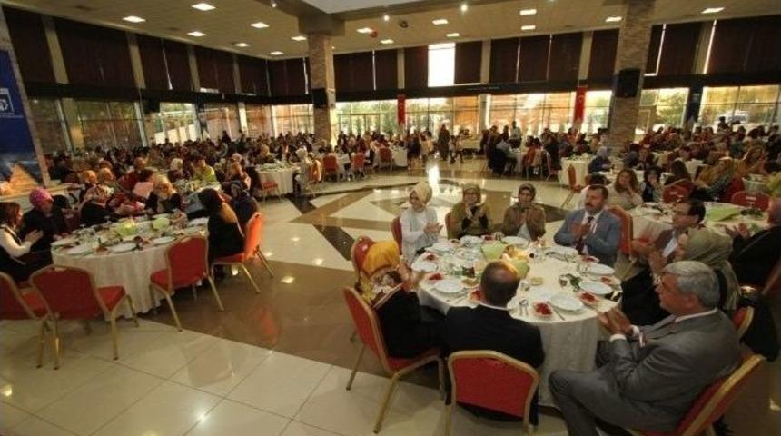 B&uuml;y&uuml;kşehir Belediyesi Anneler G&uuml;n&uuml; Etkinliği D&uuml;zenledi