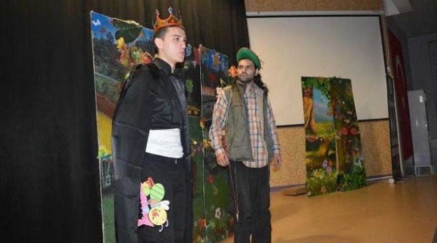 Başkan &Uuml;z&uuml;lmez&rsquo;den Engellilere Tiyatro S&uuml;rprizi