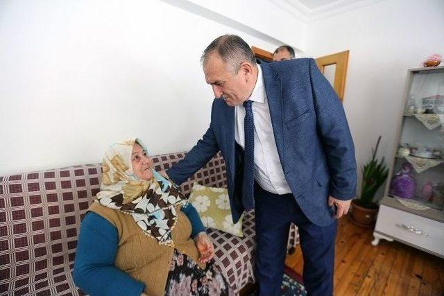 Bolu Belediye Başkanı Yılmaz Hastaların Sorunlarını Yerinde Görüyor 1