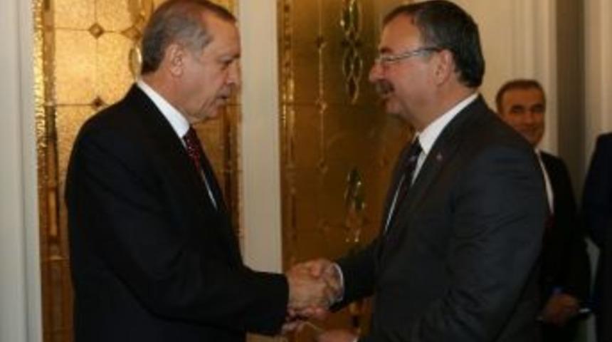 &Ouml;zyer, Cumhurbaşkanı Erdoğan İle G&ouml;r&uuml;şt&uuml;