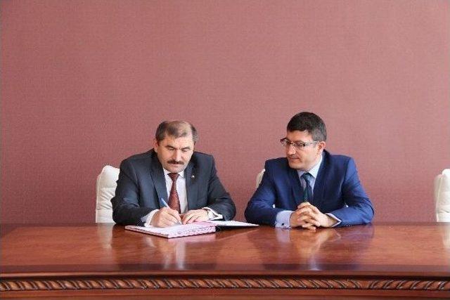 Bilecik Şeyh Edebali Üniversitesi İle Sakarya Ticaret Borsası Arasında İşbirliği Protokol İmzalandı 1