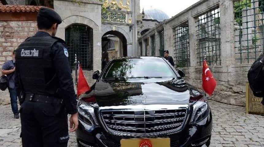 Cumhurbaşkanı Erdoğan&rsquo;ı G&ouml;rmek İ&ccedil;in Birbirleriyle Yarıştılar