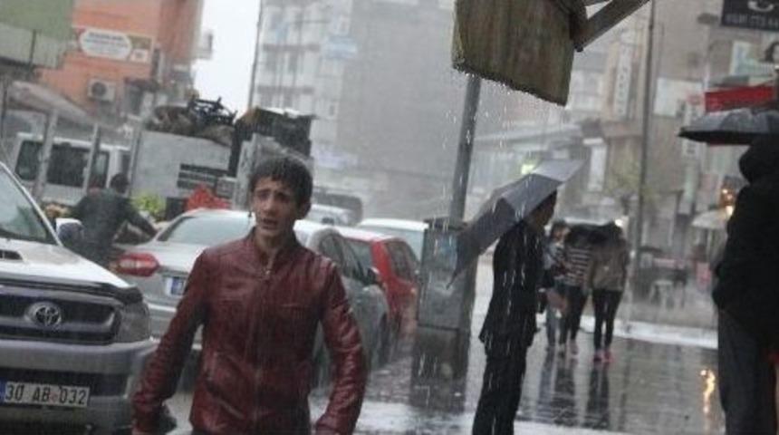 Hakkari&rsquo;de Yağmur Yağışı