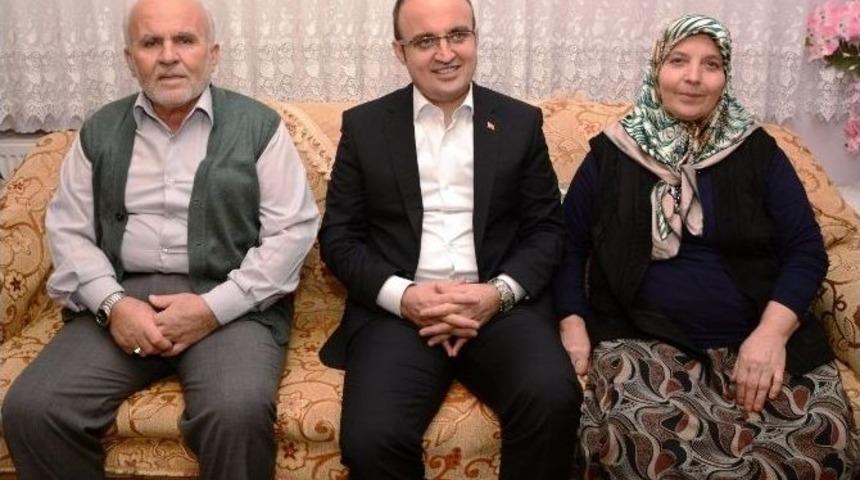 Turan, Anneler G&uuml;n&uuml;n&uuml; Kutladı