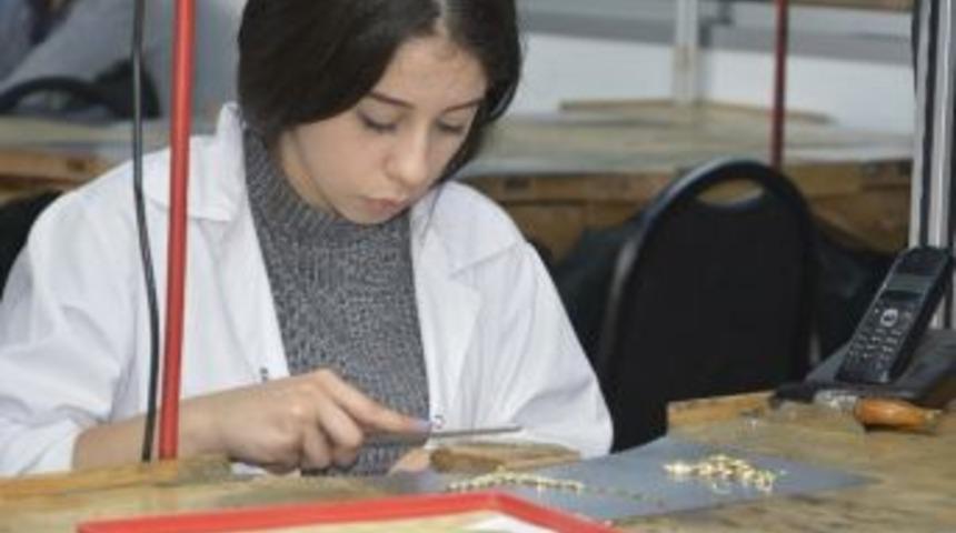 M&uuml;cevher Sekt&ouml;r&uuml;nde Tasarımdan &Uuml;retime En Değerli Yolculuk