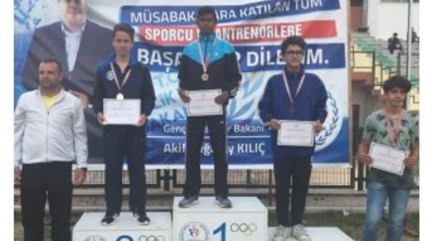 Biga Ortaokulu Yıldız Erkek Atletizm Takımı B&ouml;lge Birincisi