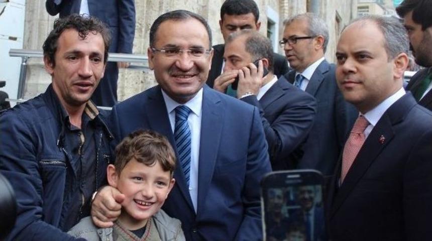 Bozdağ Ve Bakanlara Ulucami &Ccedil;ıkışında B&uuml;y&uuml;k İlgi