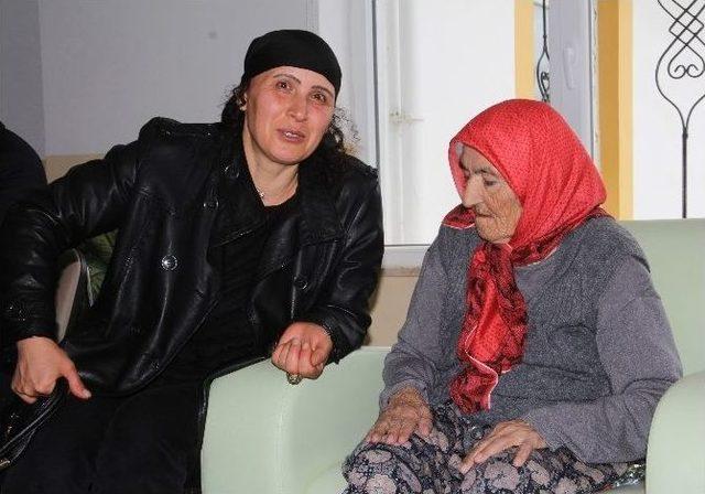 Polis Eşlerinden Huzurevine Anneler G&uuml;n&uuml; Ziyareti 2