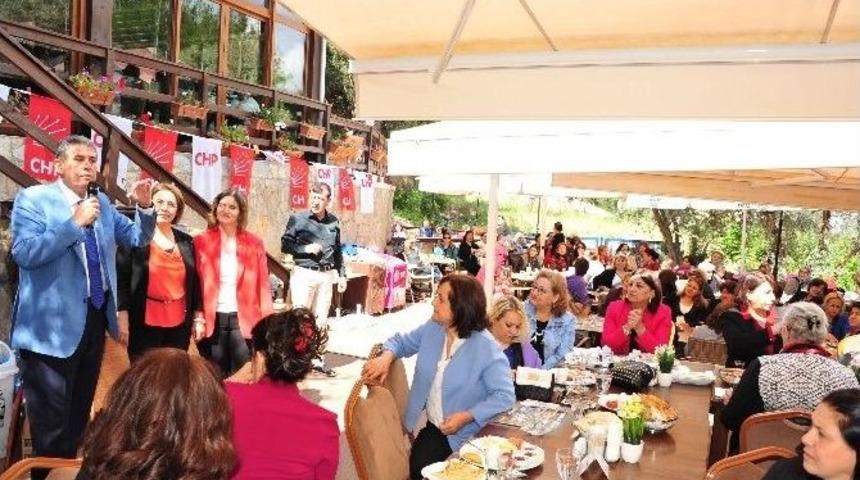 Bal&ccedil;ova&rsquo;da Chp&rsquo;li Anneler Buluştu