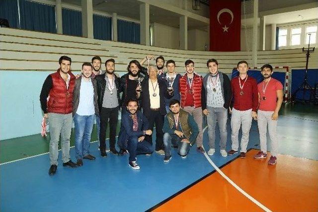 Erü’de 16. Geleneksel Spor Şenliği Ödülleri Törenle Sahiplerini Buldu